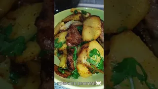 Картошка с мясом на сковороде
