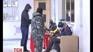 На Хрещатику протестувальники захопили будівлю Міністерства аграрної політики України