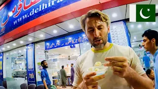 Trying the Street Food in Karachi Pakistan 🇵🇰