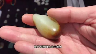 千年红皮万年黑皮来看和田玉籽料的黑皮红皮