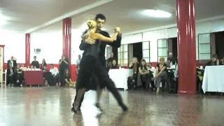 Federico Naveira y Sabrina Masso en la milonga solidaria 2