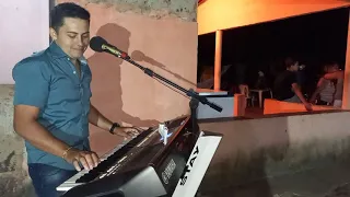 GILDENES ARAÚJO CANTANDO UMA SERESTA TOP DEMAIS NO BAR DA LEUDA EM VILA MOURA ACARAU CEARÁ