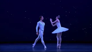 JEWELS - Diamonds Pas de Deux (Olga Smirnova & Semyon Chudin - Bolshoi Ballet)