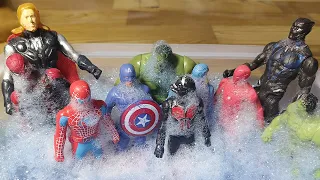 Mainan Avengers Mandi Salju Biru! Spiderman, Thor, Iron man, Hulk, Captain America, Ant man