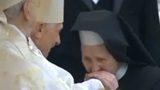 Benedetto XVI partecipa alla cerimonia di canonizzazione di Giovanni Paolo II e Giovanni XXIII