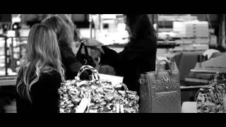 Cara Delevingne Makes Her Mulberry Subtitulos Español