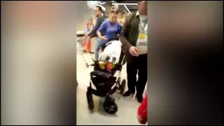 Охранник кишиневского супермаркета обыскал женщину с ребенком