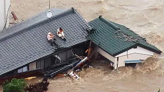 Merciless flood! Uncontrolled flows of water drown people on the streets of Oman!