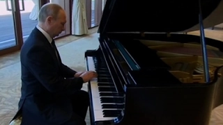 Putin Shows Off Musical Talent on Piano in China