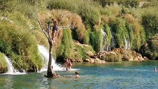 Kupanje u Zrmanji u selu Muškovci kod Obrovca