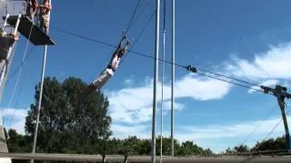 Completement cirque - Alex au trapeze