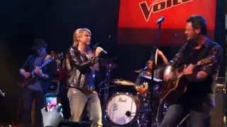 Shakira & Blake Shelton - Need You Now (Live Private Concert) May 08, 2013