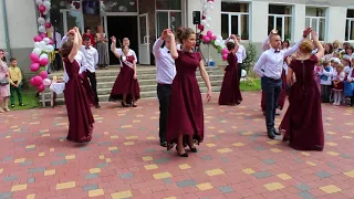 Останній вальс випускників 2018 року школи с. Конюхів