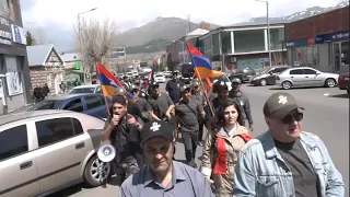 Քաղաքացիներն Ապարանից ու Սարդարապատից երթով Երեւան են գալիս