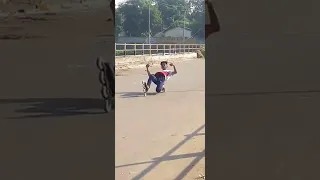 girls riding skates VS boys riding skates🤓👑#girlsvsboys #mradduskater #shorts #malegaon #viral