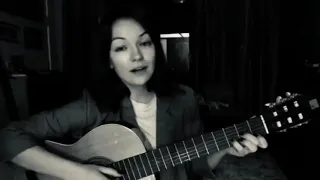 Ольга Павловец поёт под гитару