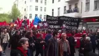 1. Mai 2013 in Berlin - "Revolutionäre 1. Mai-Demo" setzt sich in Bewegung