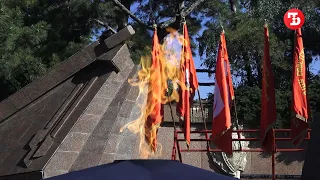 В Симферополе возложили цветы к мемориалу «Вечный огонь»
