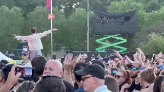 Glass Animals’ performing “Heat Wave” at lollapalooza 2022 🔥.  #glassanimals #heatwaves