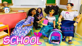 Disney Encanto Mirabel Doll Has Trouble with Her Glasses at School
