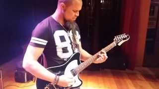 Cacau Santos tocando com a Tagima Jetblues Deluxe