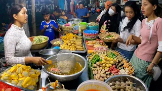 Cambodian street food - Delicious Rice, Fried Meatballs & Khmer Dessert @ Phnom Penh Market Tour