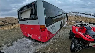 AM GASIT UN AUTOCAR ABANDONAT ÎN MUNTII BUCEGI *am intrat în el* 🚌😨