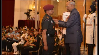 President Kovind presents Shaurya Chakra to Naib Subedar Surendra Singh