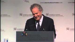 Le premier ministre Jean Charest blague à propos des manifestations