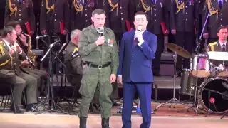 Иосиф Кобзон и Александр Захарченко спели в Донецке дуэтом