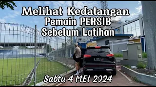 Melihat Kedatangan Pemain PERSIB Di Stadion Sidolig