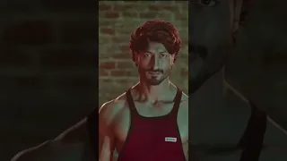 Vidyut Jamwal Vs Tiger Shroff Workout, Push Up On Glass Bottles & 2 Finger Push Up #Shorts 🔥💪😲😮😱