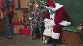 Santa uses sign language to spread holiday cheer | Get Uplifted