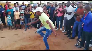 Abaswa bengandla Amandebele