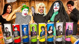 NUNCA COMA O PRINGLES DA FAMÍLIA ADDAMS ÀS 3 HORAS DA MANHÃ!! WANDINHA