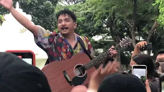 Sal Priadi - Serta Mulia [featuring Kunto Aji] (Live at Taman Lapangan Banteng, Jakarta 25/4/2022)