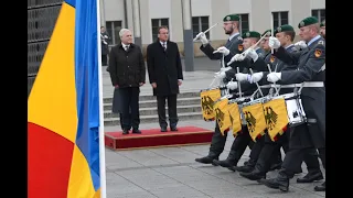 Military honours in Berlin for Romanian Defense Minister