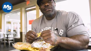 What Bodybuilders Eat At Restaurants | Bulking Burritos & Cookies | Kerrith Bajjo