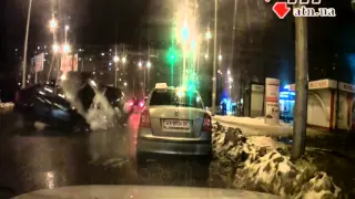 03.02.15 - Шокирующие видео  аварии на Алексеевке
