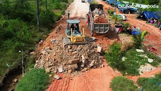 Stronger Heavy KOMATSU Bulldozer Pushing Rock Building Foundation Road And Dump Truck Unloading Rock