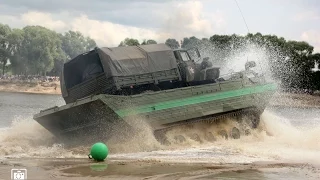 Открытая вода-2015 — погрузка автомобиля на плавающий транспортер ПТС