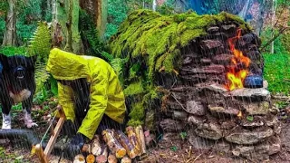 Building complete and warm survival shelters | Bushcraft Camping In Heavy Rain. Fireplace Cooking