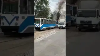 В Днепре на улице Удариников трамвай сгорел дотла