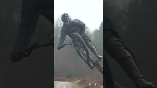 Jumping EMTB VS MTB! 🤺