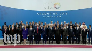 World leaders pose for photo on first day of G-20