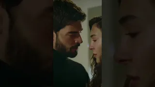 МИРАН ЦЕЛУЕТ РЕЯН РАЗДЕВАЕТ ЛЮБОВЬ КЛИП hercai