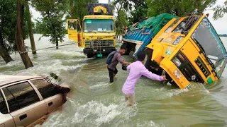 Natural hazard! Devastating flood sweeps away cars in Yercaud, Tamil Nadu, India