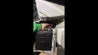 How to change a battery on a 2014 Chrysler 200 2.4L