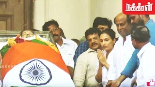 Rajinikanth pays last respect to Jayalalitha | Death Funeral Video