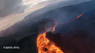 Imágenes tomadas con el dron de RTVC sobre las coladas del volcán de La Palma